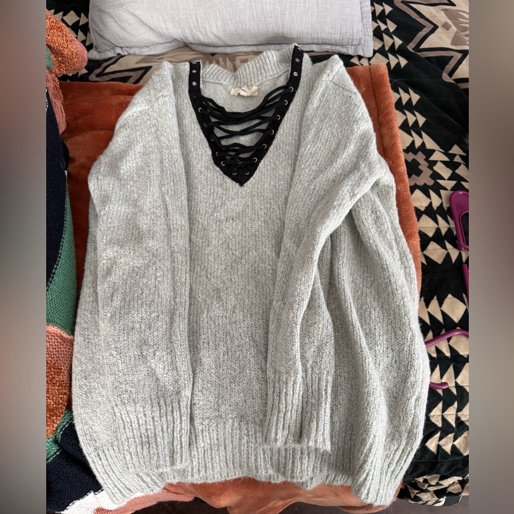 Cute detail sweater